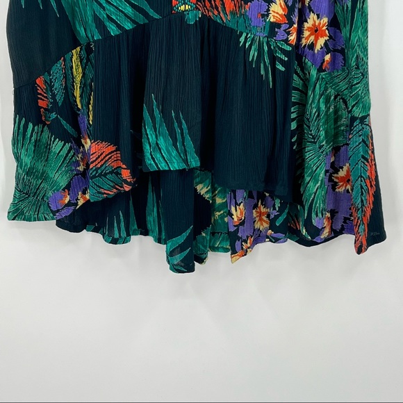 Patrons of Peace Tropical Sleeveless Top with Ruffle Bottom - Picture 5 of 11